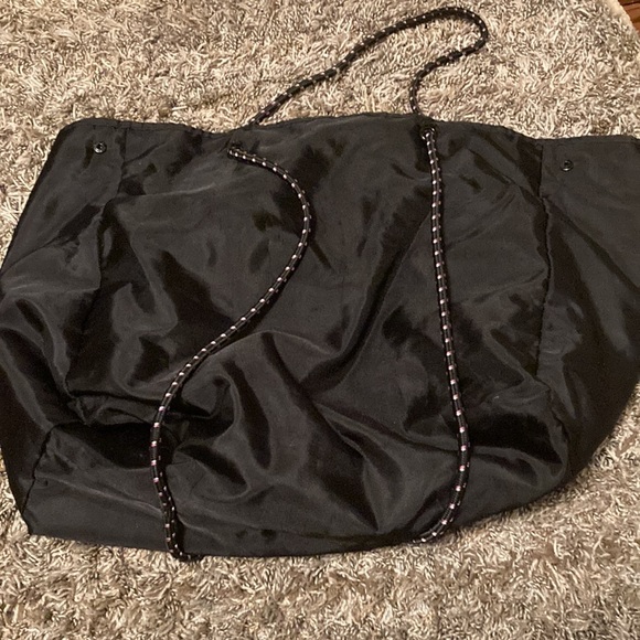 I’m selling a Victoria Secret Bag. - Picture 2 of 3